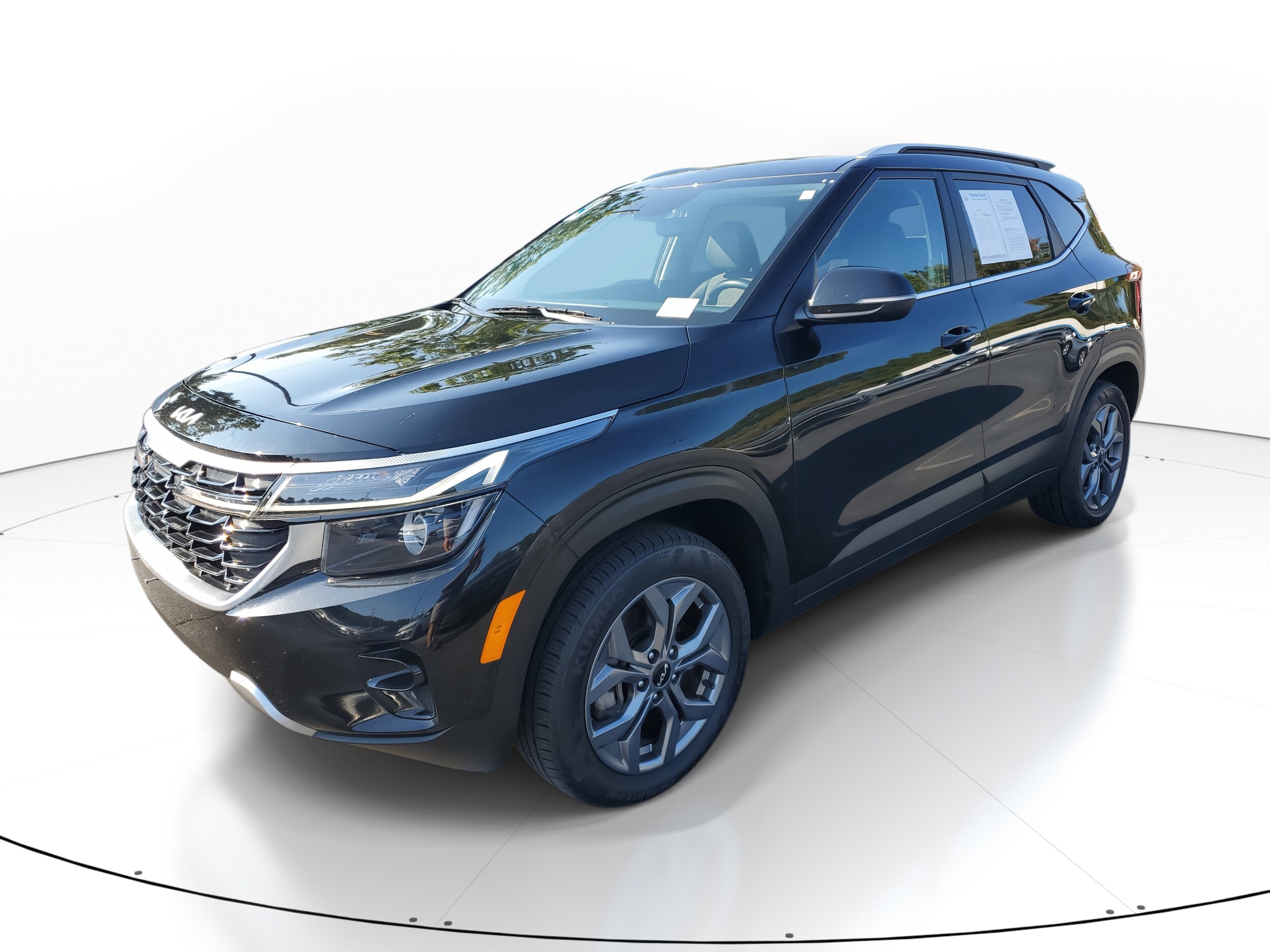 2024 Kia Seltos S photo 2