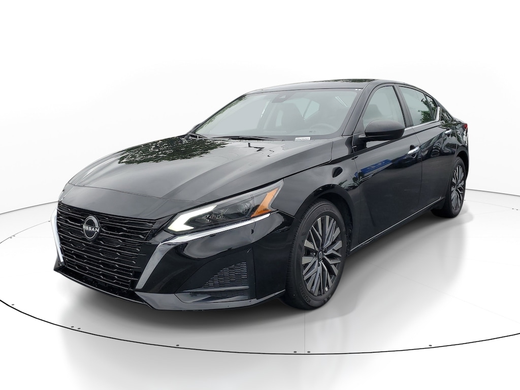 Used 2024 Nissan Altima 2.5 SV Sedan