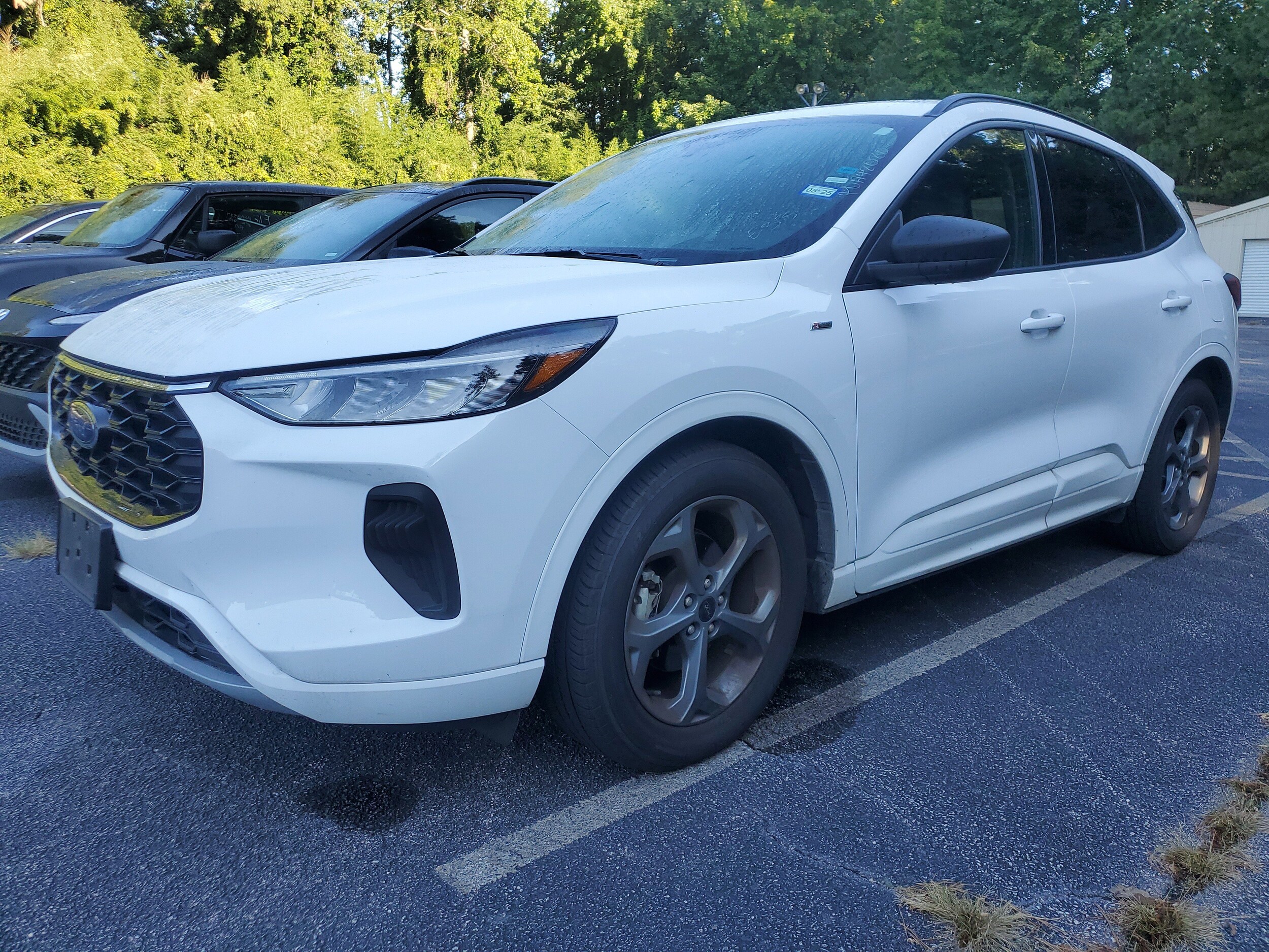 2023 Ford Escape ST-Line photo 2