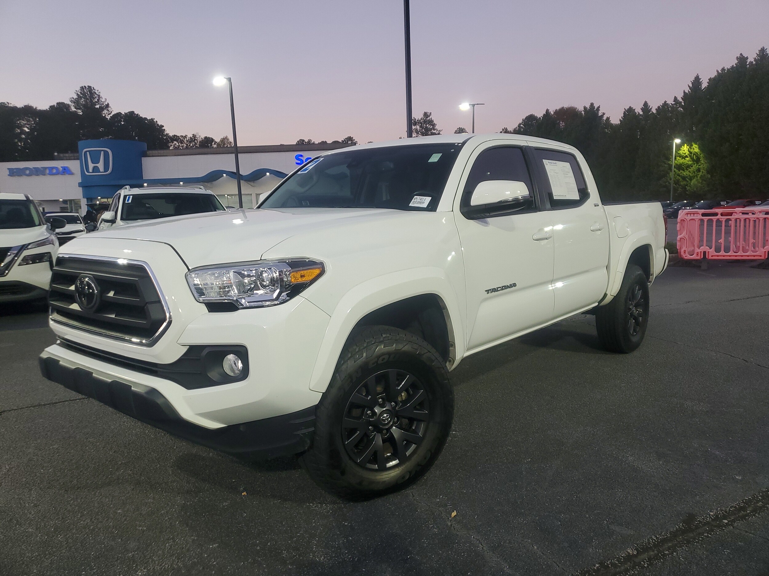 2022 Toyota Tacoma SR5 V6 photo 3