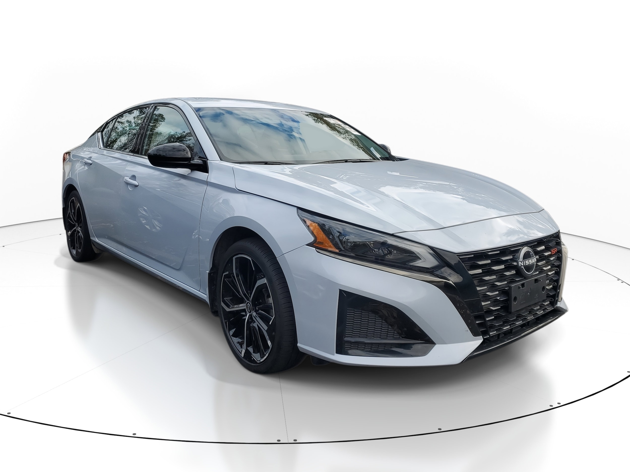 2023 Nissan Altima SR's photo