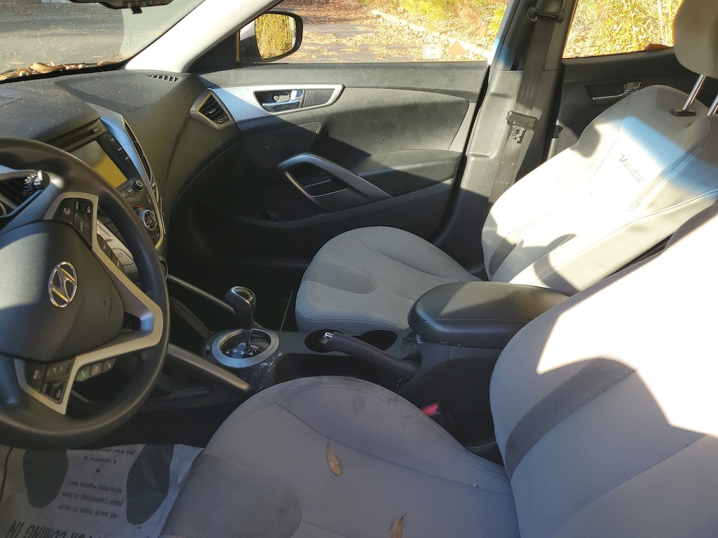 Used 2012 Hyundai Veloster Base w/Gray Hatchback