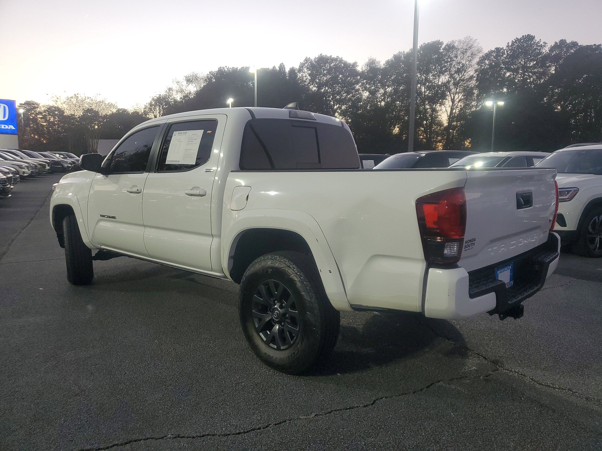 2022 Toyota Tacoma SR5 V6 photo 4