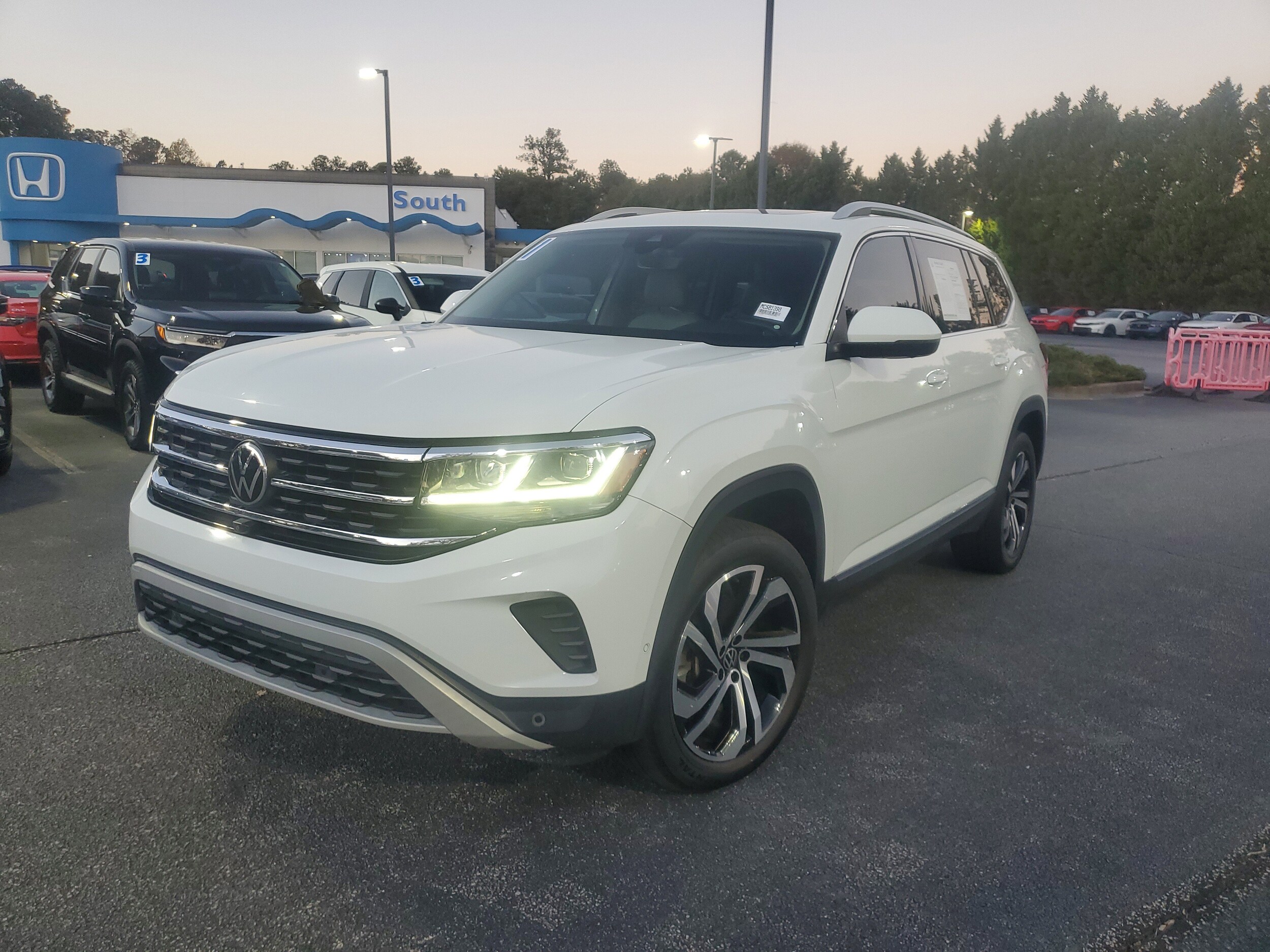 2021 Volkswagen Atlas V6 SEL Premium photo 2