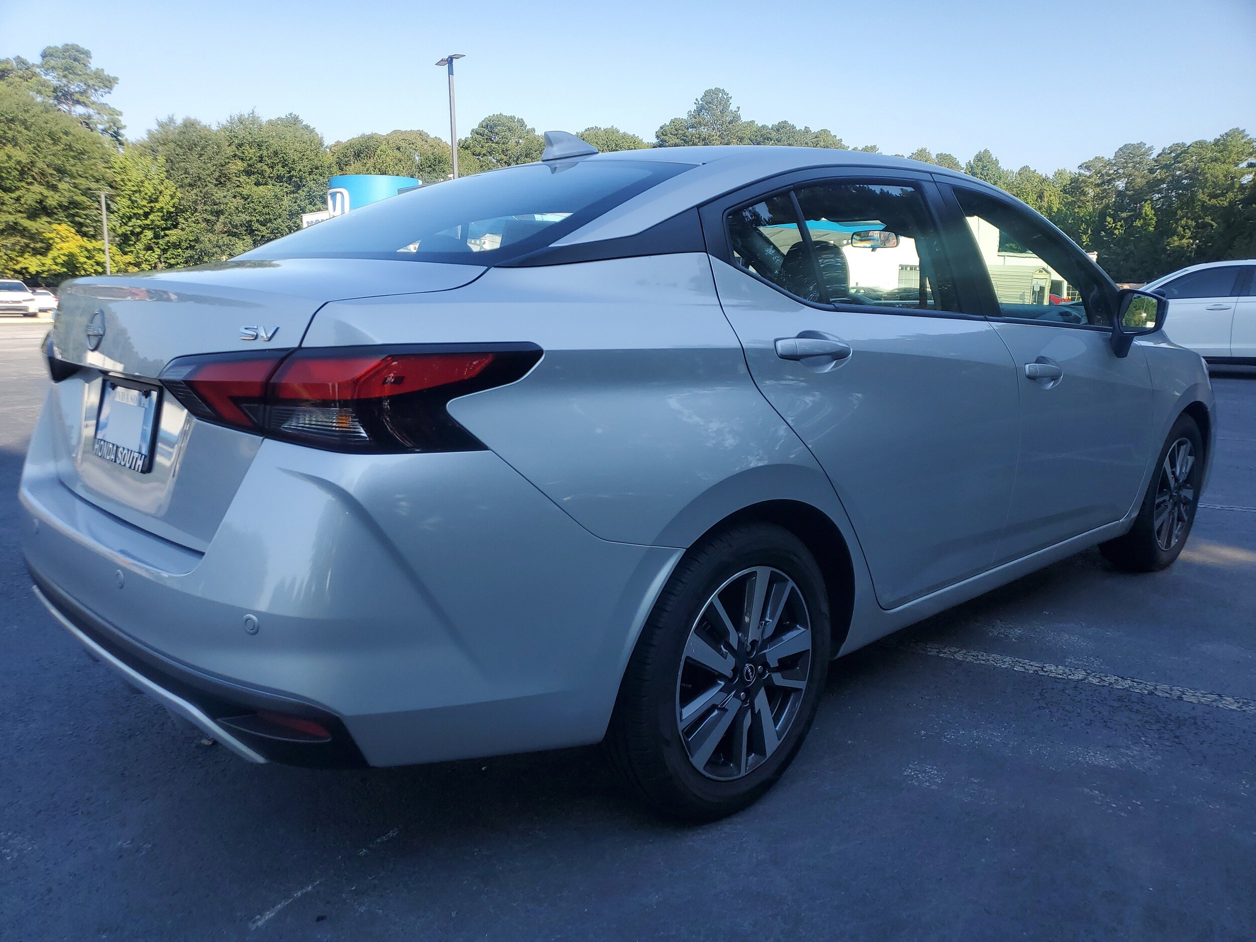 2023 Nissan Versa 1.6 SV photo 2