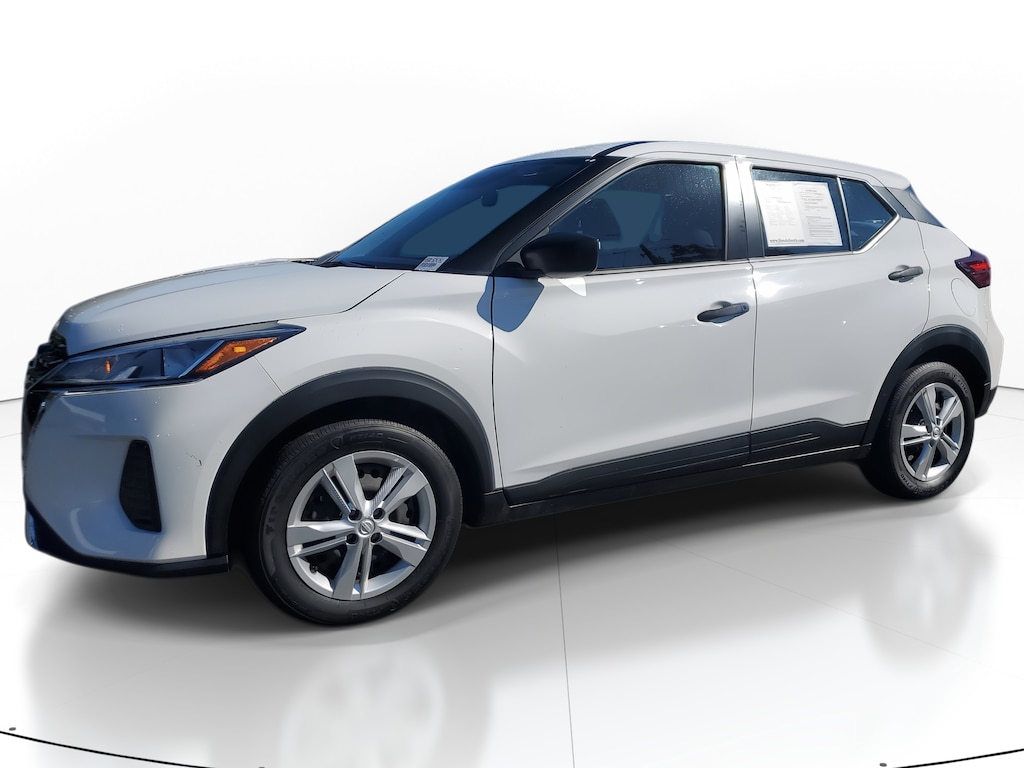 2024 Nissan Kicks S photo 3