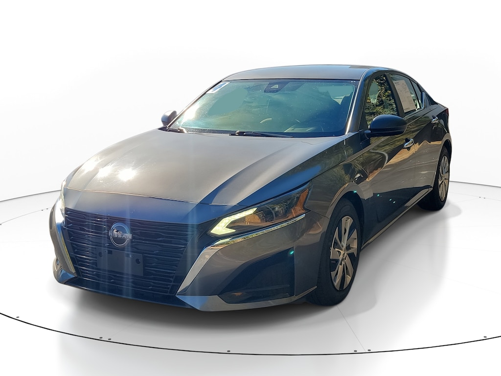 Used 2024 Nissan Altima 2.5 SV Sedan