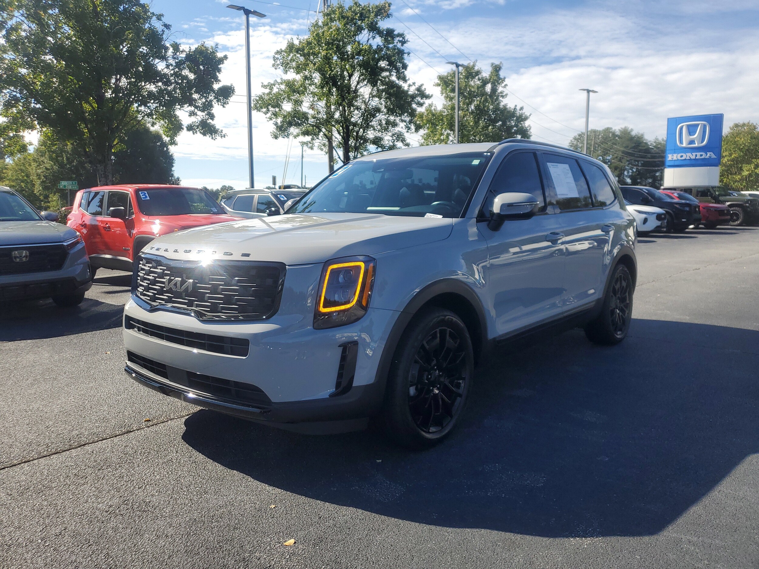 2022 Kia Telluride EX photo 2