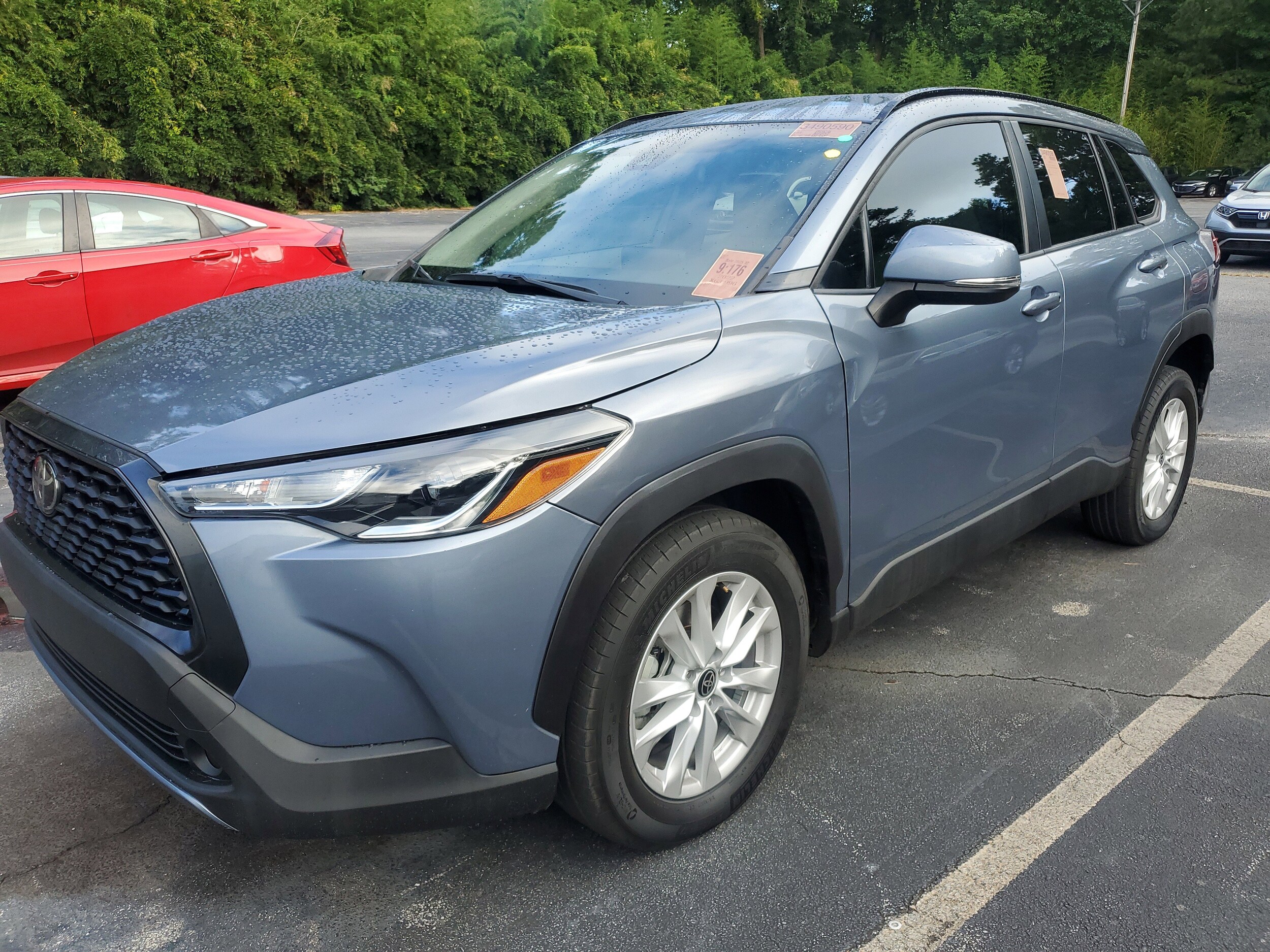 2022 Toyota Corolla Cross LE photo 2