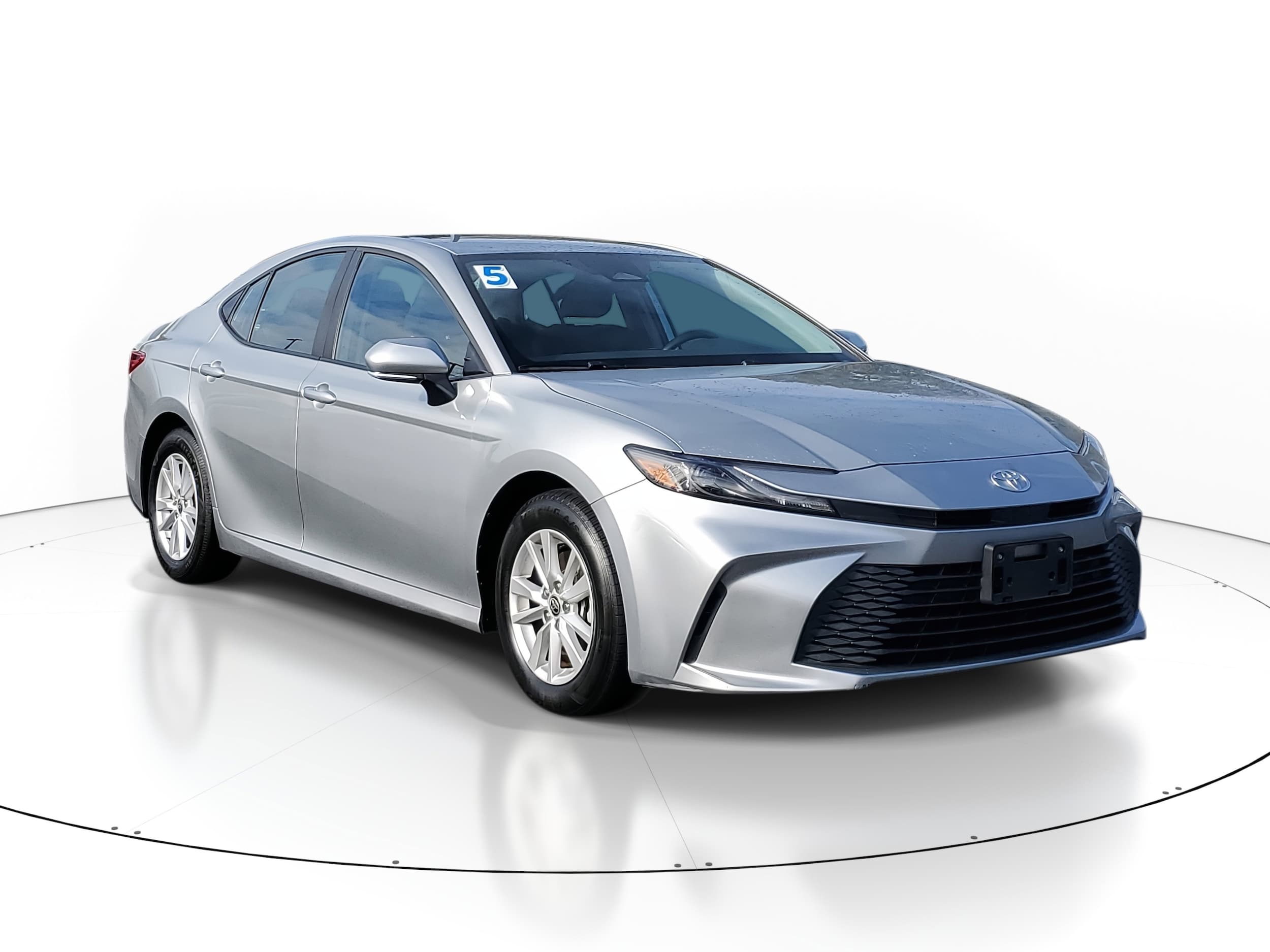 2025 Toyota Camry LE's photo