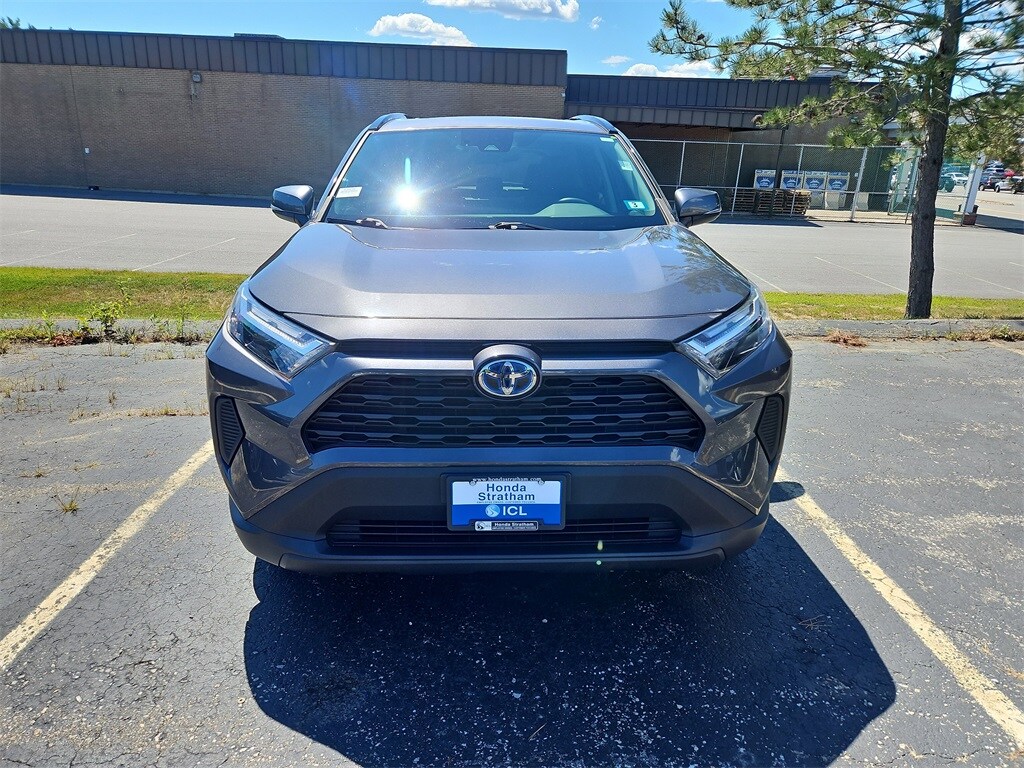 2022 Toyota RAV4 Hybrid XLE photo 2
