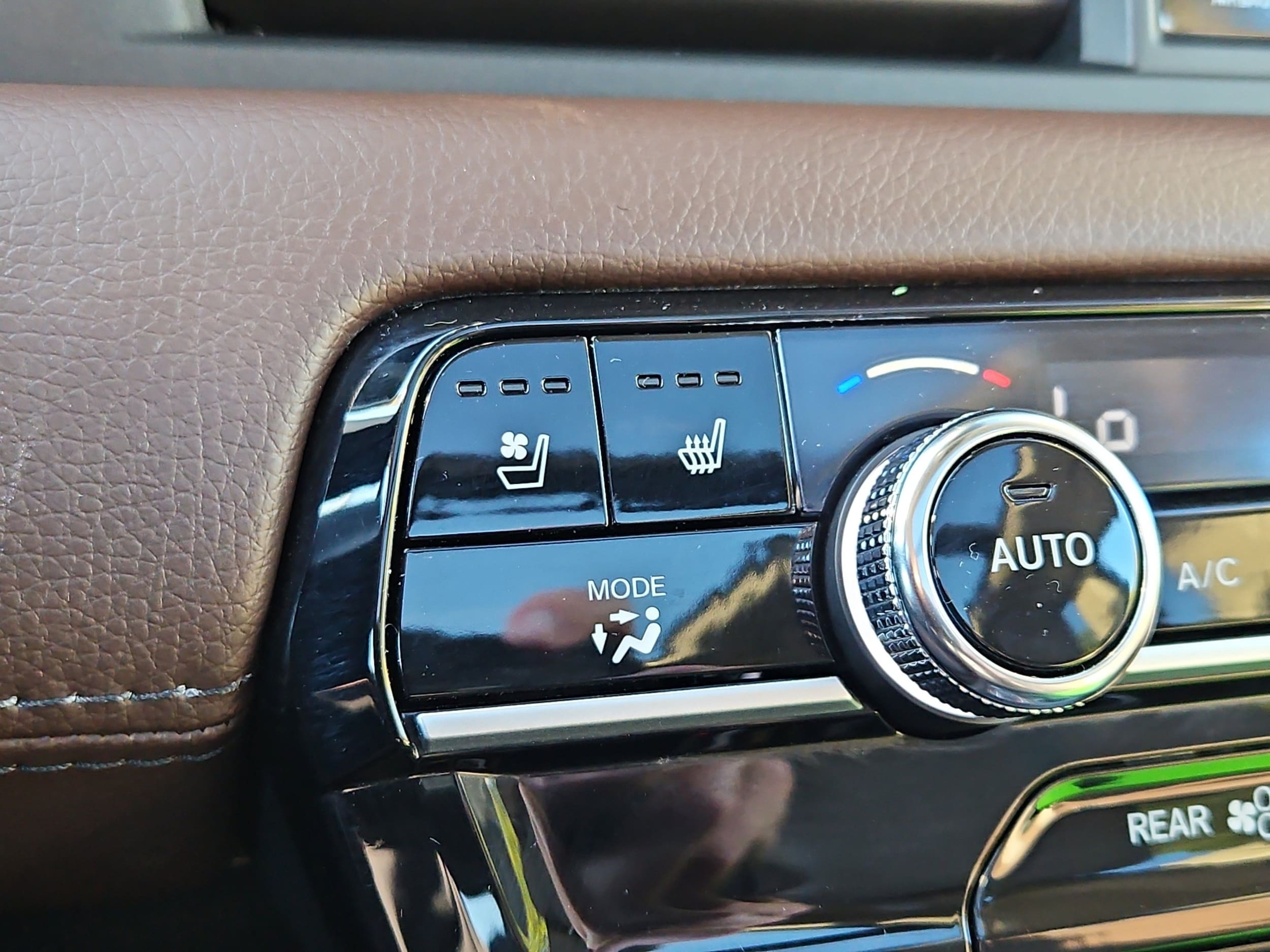 2025 Honda Pilot Elite - Photo 15