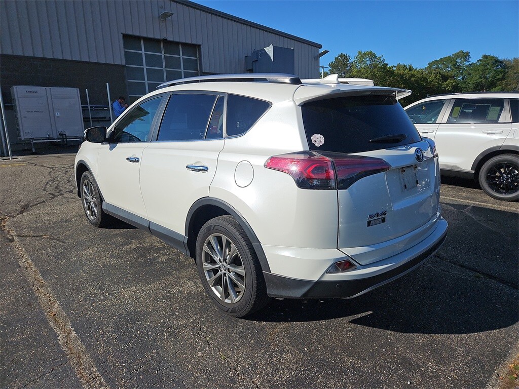 2018 Toyota RAV4 Limited photo 4