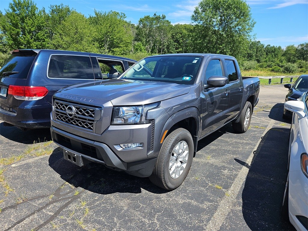 2023 Nissan Frontier SV photo 3