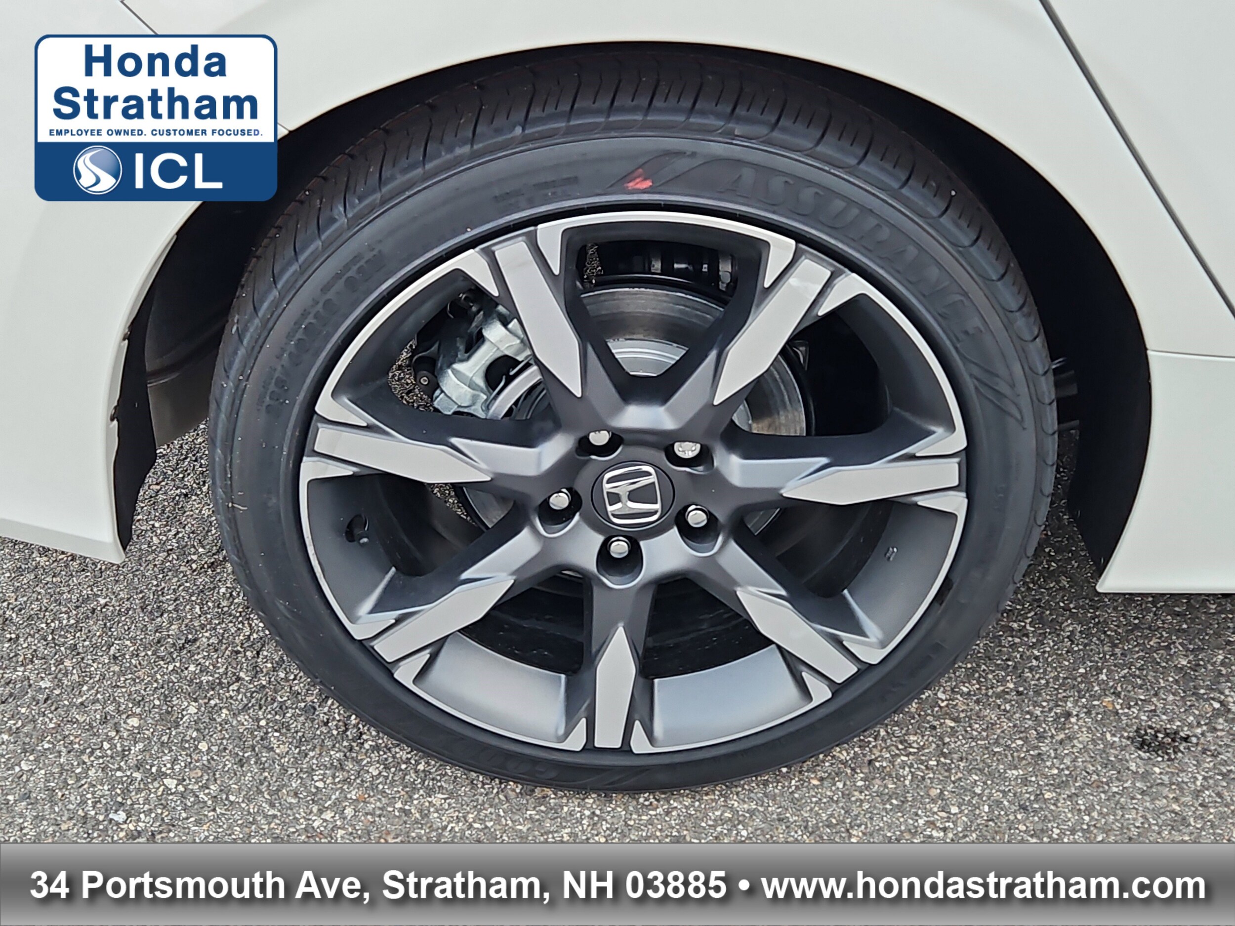 2026 Honda Civic Hatchback Hybrid Sport Touring photo 4