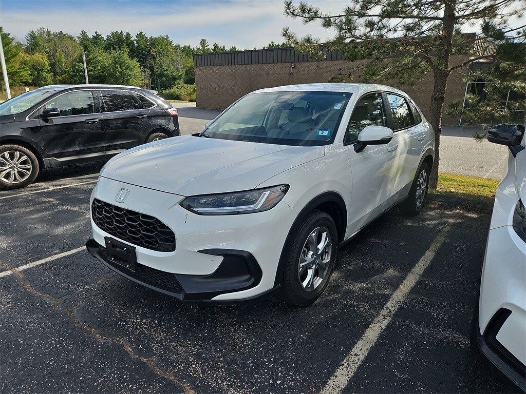 2025 Honda HR-V LX photo 3