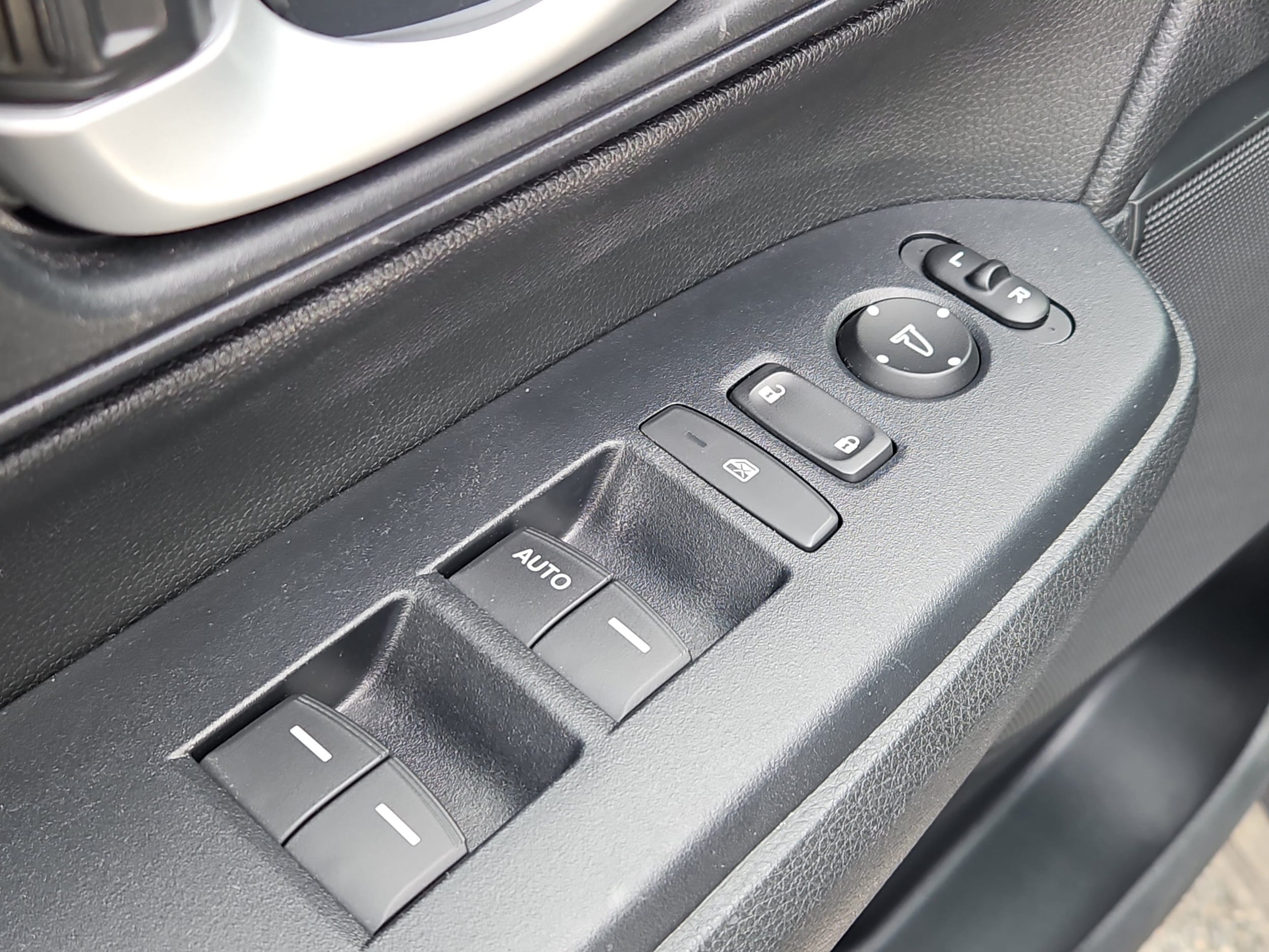 2018 Honda CR-V LX - Photo 13