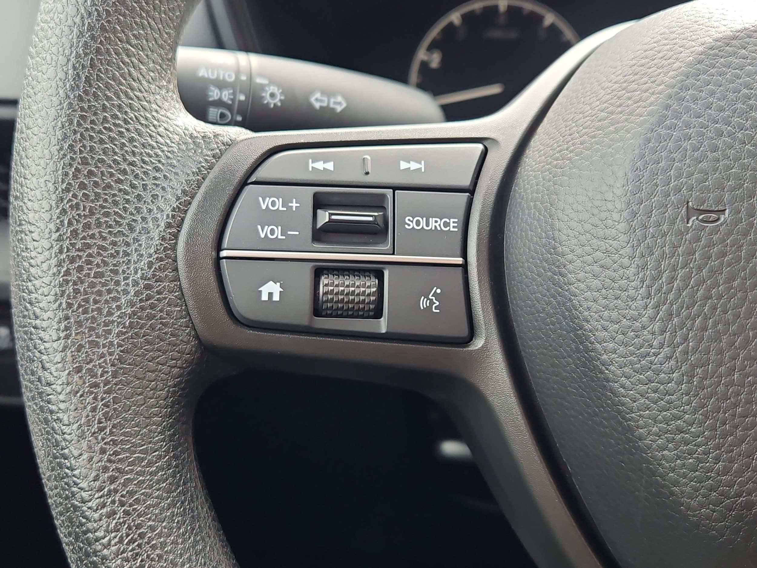 2025 Honda CR-V LX - Photo 12