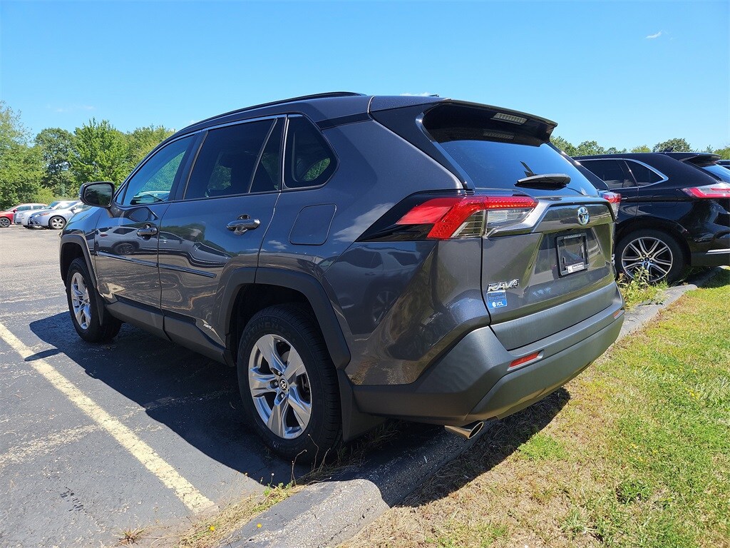 2022 Toyota RAV4 Hybrid XLE photo 4
