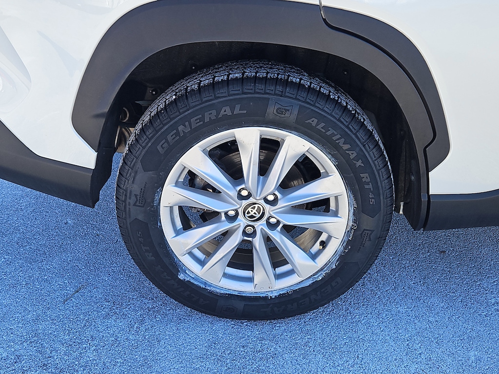 Used 2022 Toyota Corolla Cross LE LE 4WD