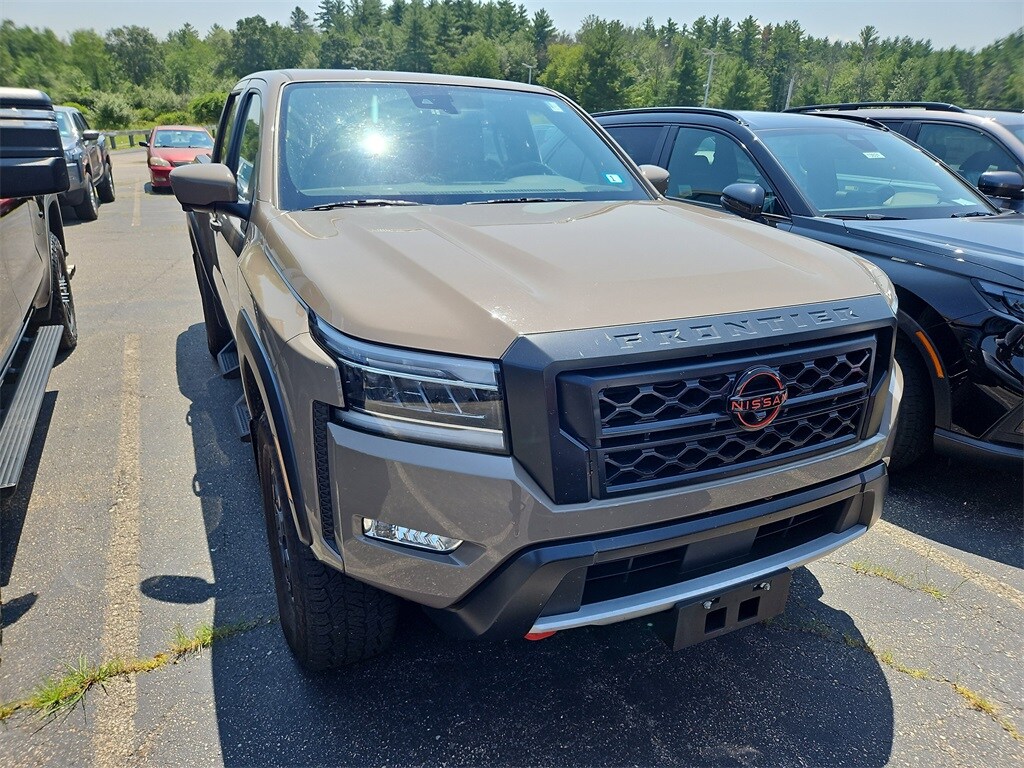 2023 Nissan Frontier PRO-4X photo 2