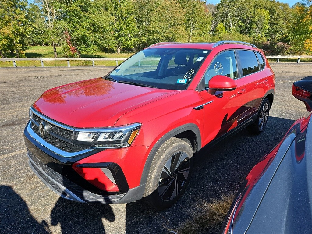 2024 Volkswagen Taos SE photo 2