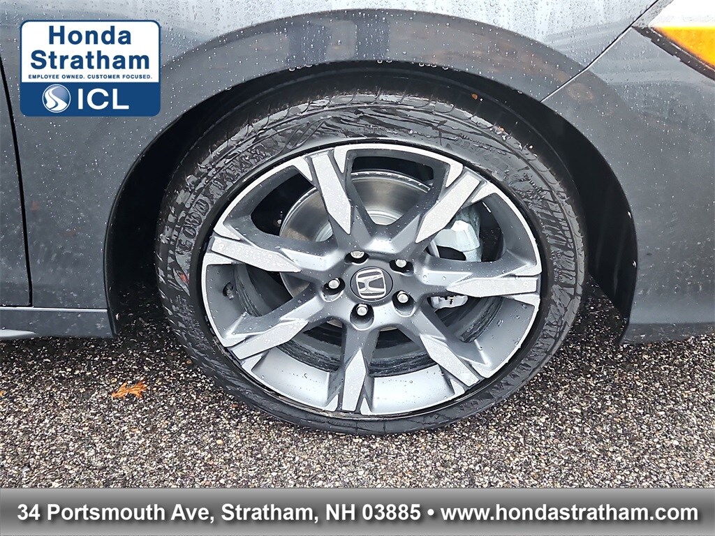 2026 Honda Civic Hatchback Hybrid Sport Touring photo 3