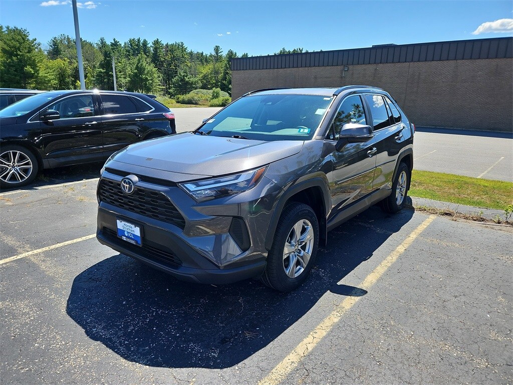 2022 Toyota RAV4 Hybrid XLE photo 3