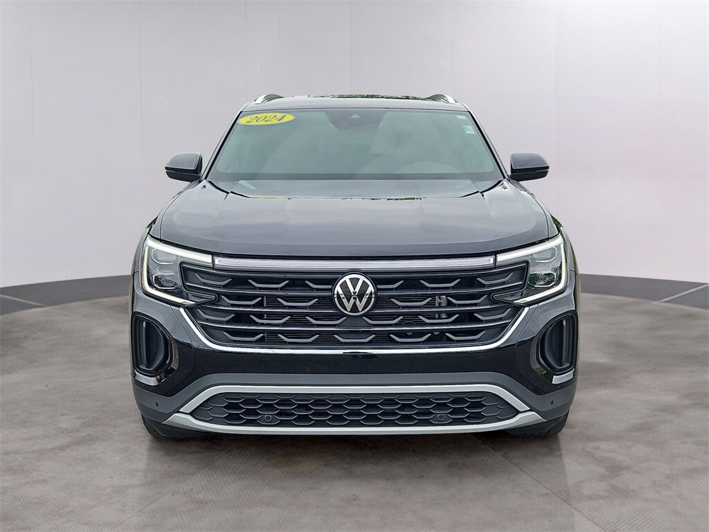 2024 Volkswagen Atlas Cross Sport SE Technology photo 2