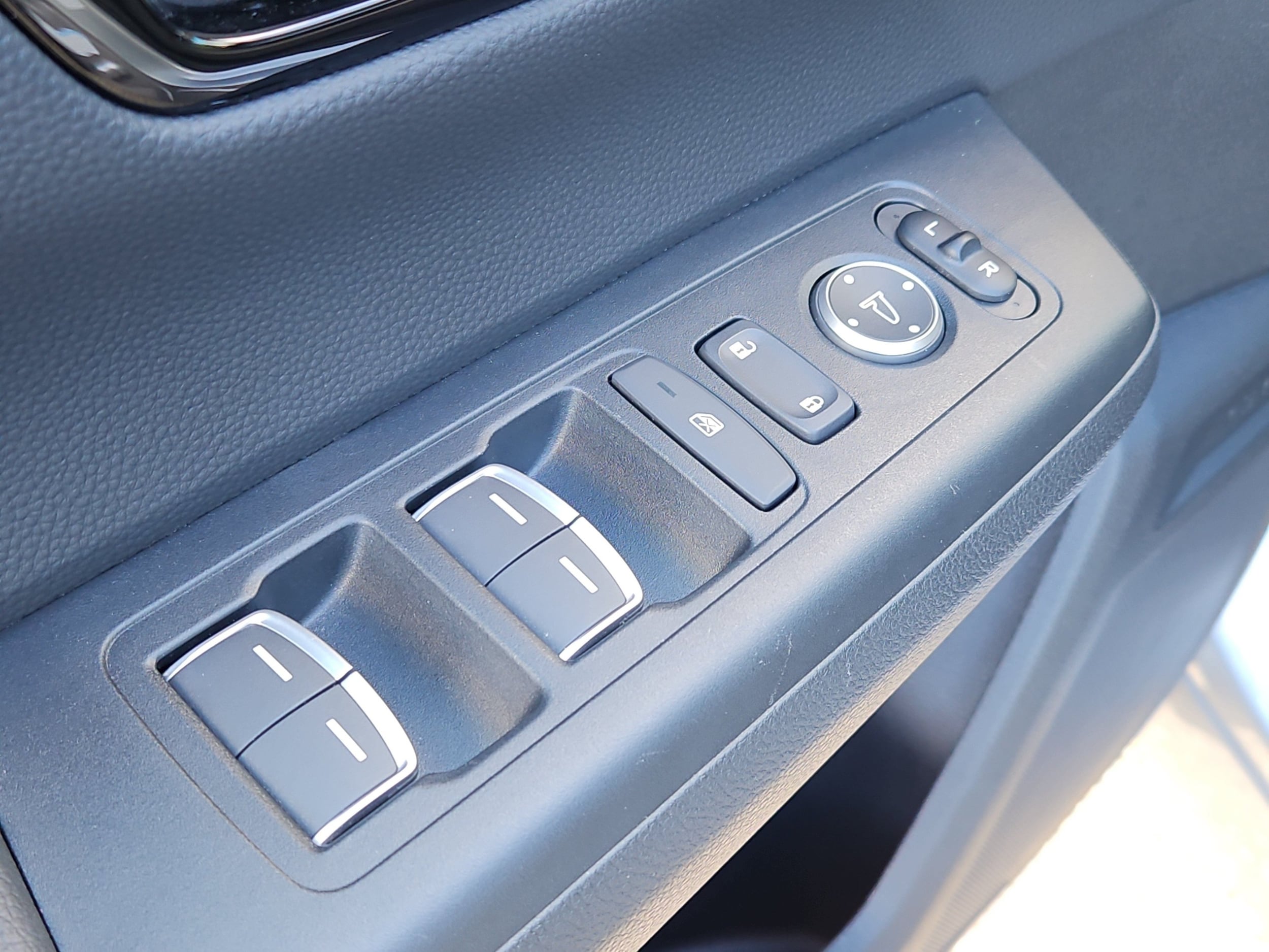 2025 Honda CR-V Sport Touring - Photo 24