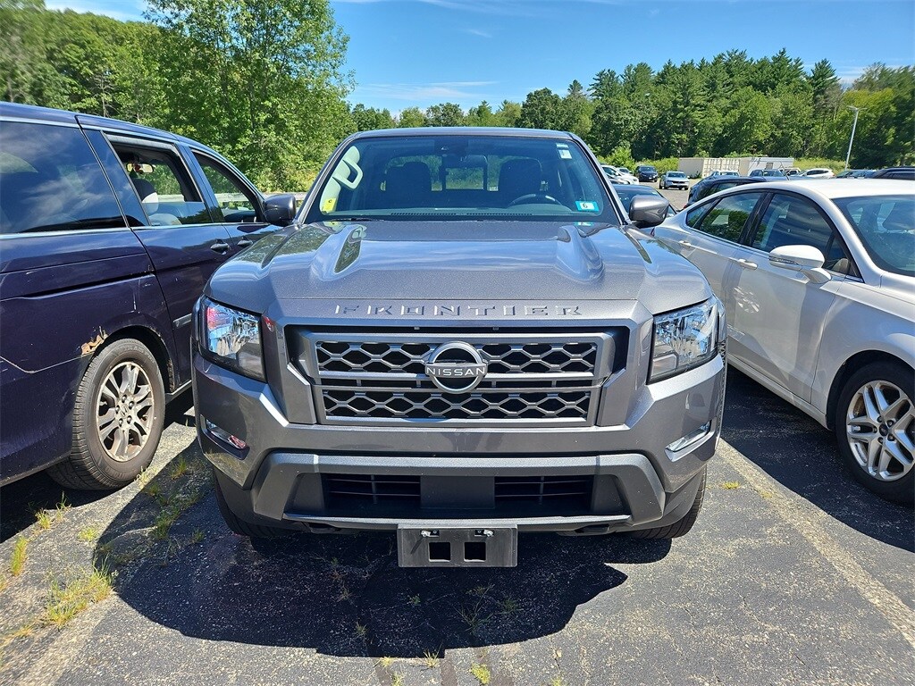 2023 Nissan Frontier SV photo 2