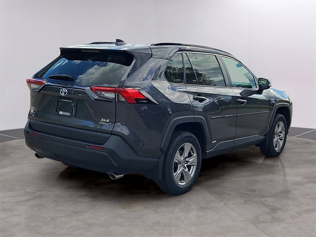2022 Toyota RAV4 Hybrid XLE photo 4