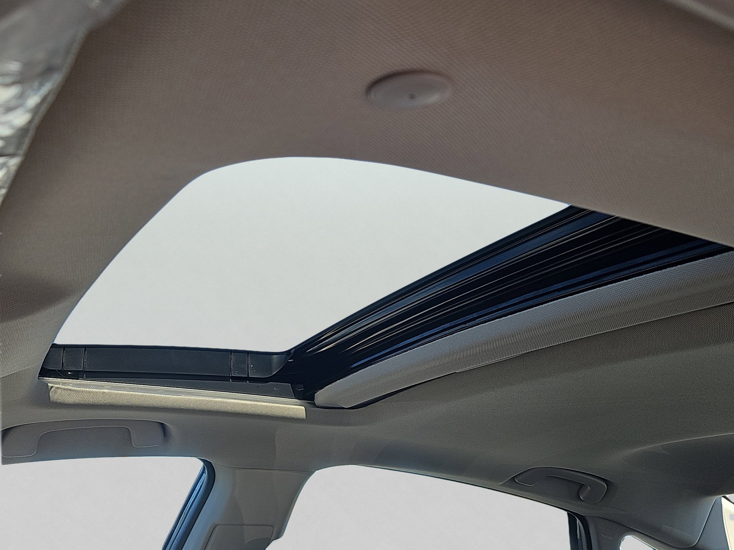 2026 Honda Accord Hybrid EX-L - Photo 8
