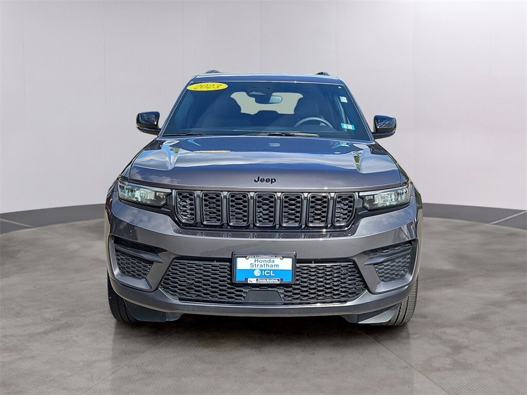 2023 Jeep Grand Cherokee Laredo photo 2