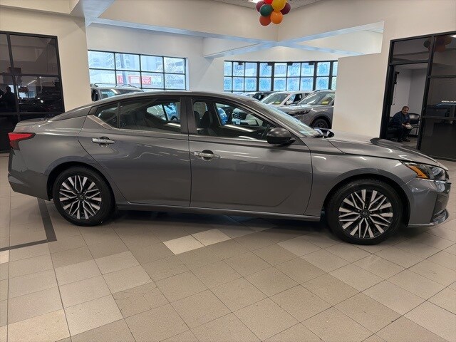 2024 Nissan Altima 2.5 SV photo 2