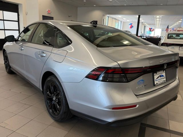 2025 Honda Accord SE - Photo 4