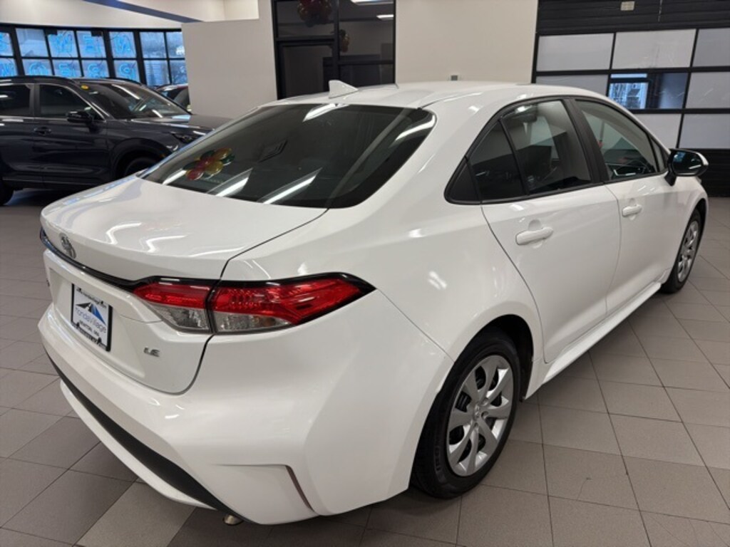Used 2021 Toyota Corolla LE Sedan
