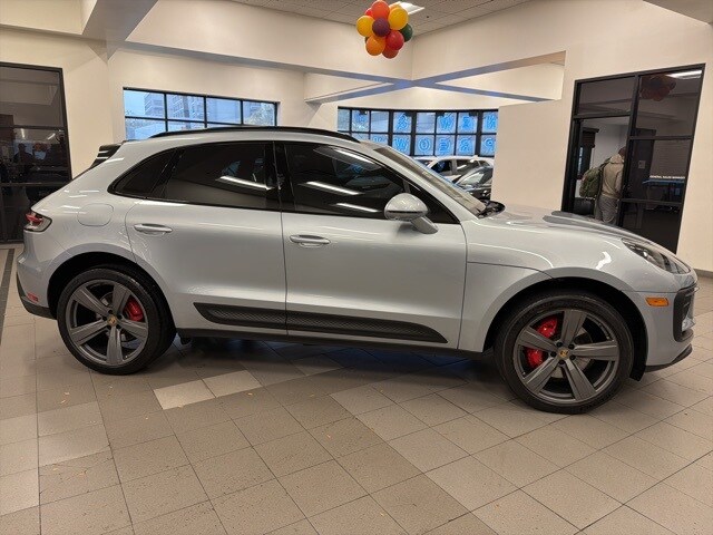 2023 Porsche Macan S photo 2