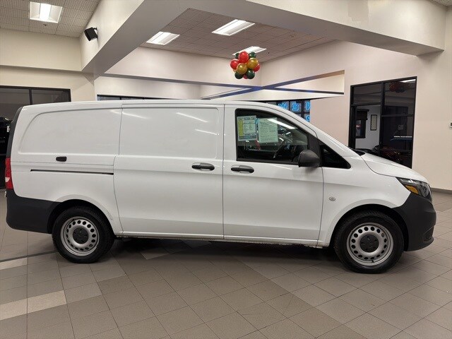 2021 Mercedes Benz Metris Cargo Van photo 2