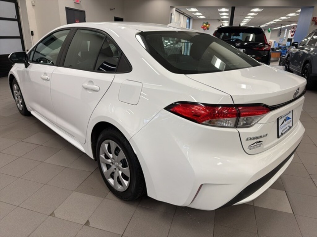 Used 2021 Toyota Corolla LE Sedan