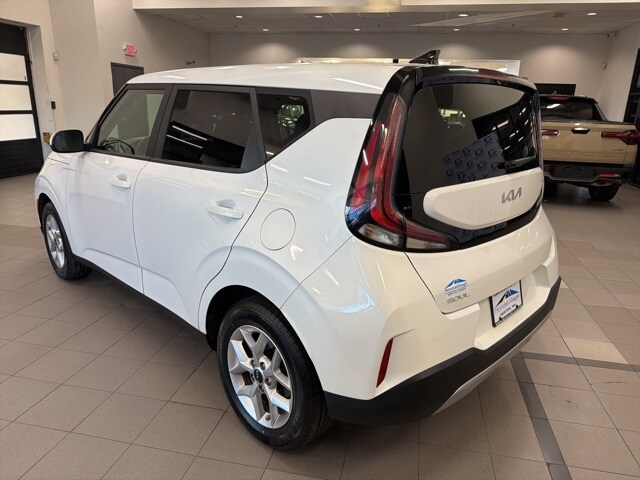 2024 Kia Soul LX photo 4