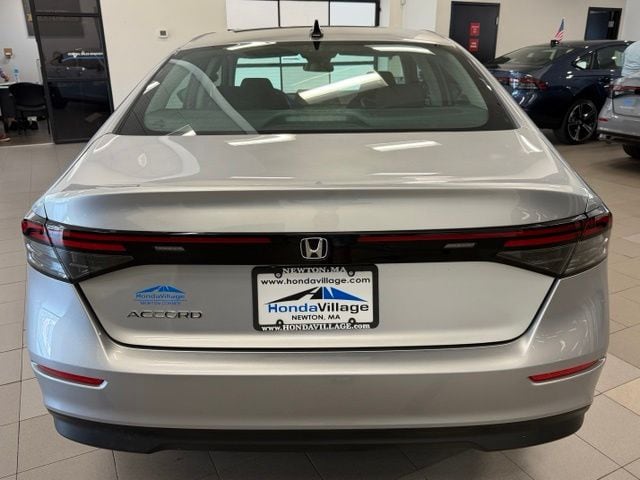 2025 Honda Accord SE - Photo 17