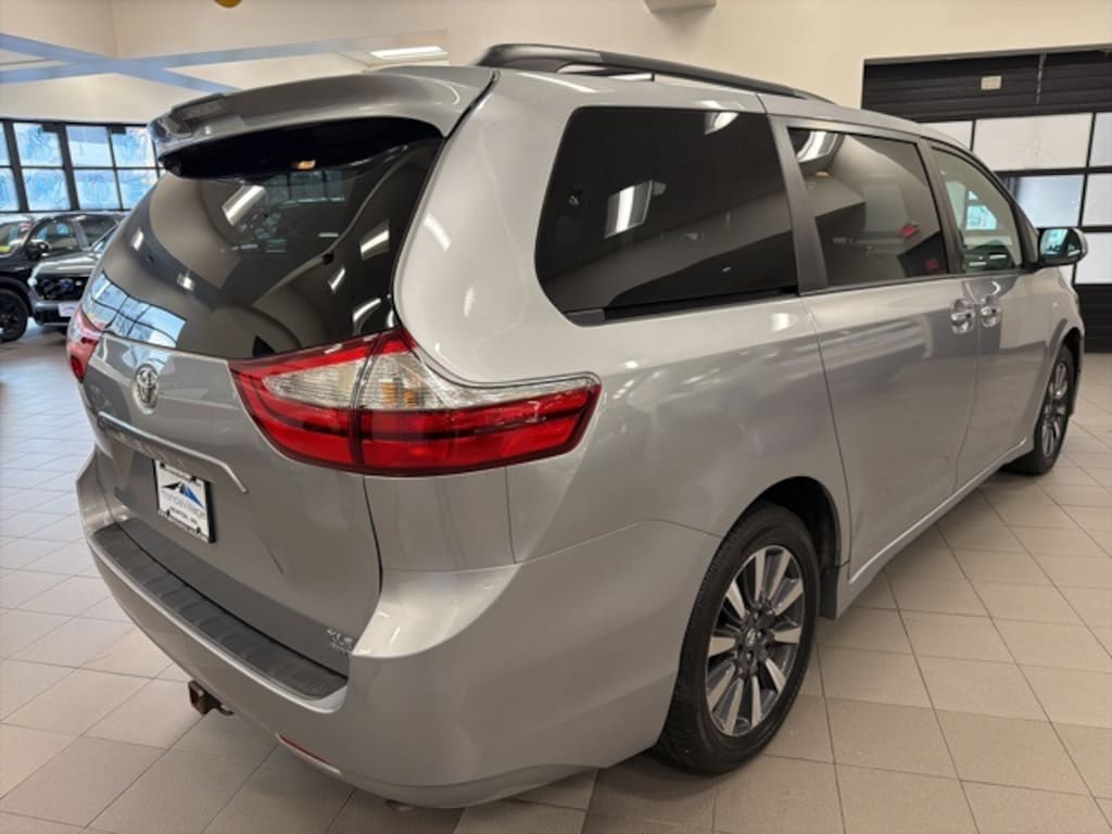 Used 2018 Toyota Sienna XLE 7 Passenger Van Passenger Van