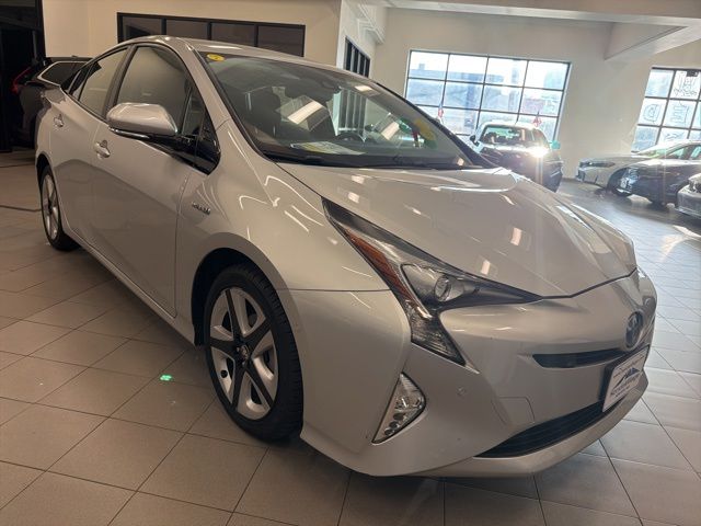 2016 Toyota Prius Four's photo