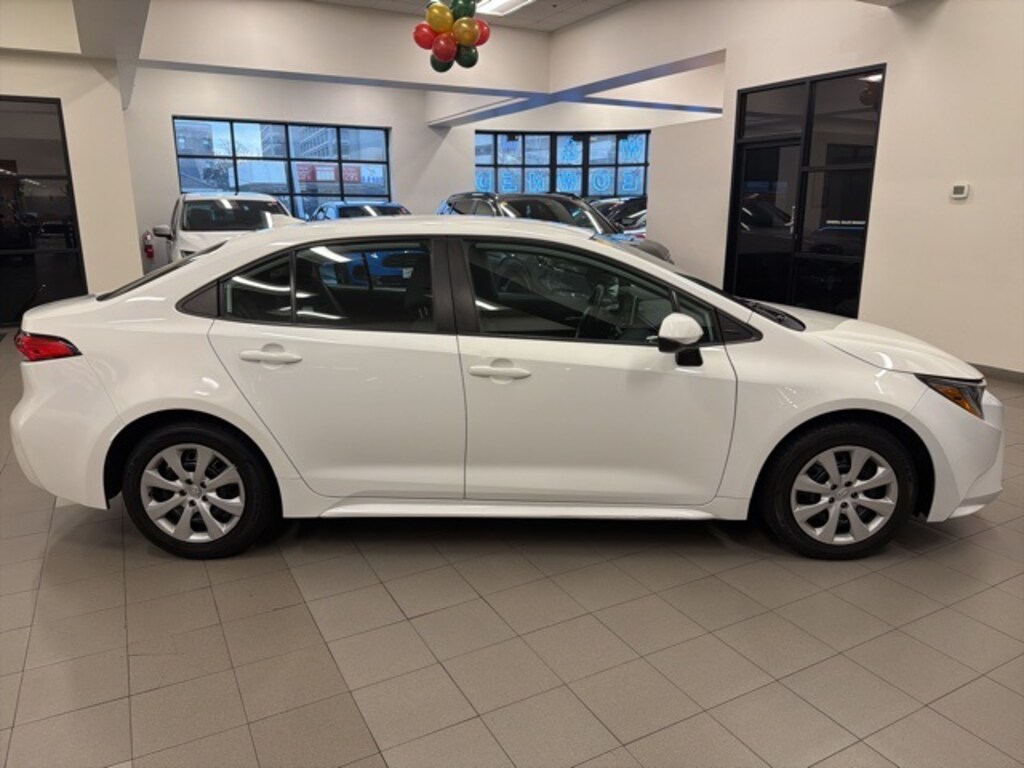 Used 2021 Toyota Corolla LE Sedan