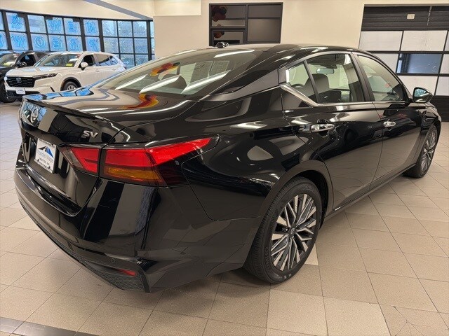 2024 Nissan Altima 2.5 SV photo 3