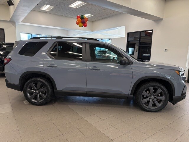 2023 Honda Pilot Sport photo 2