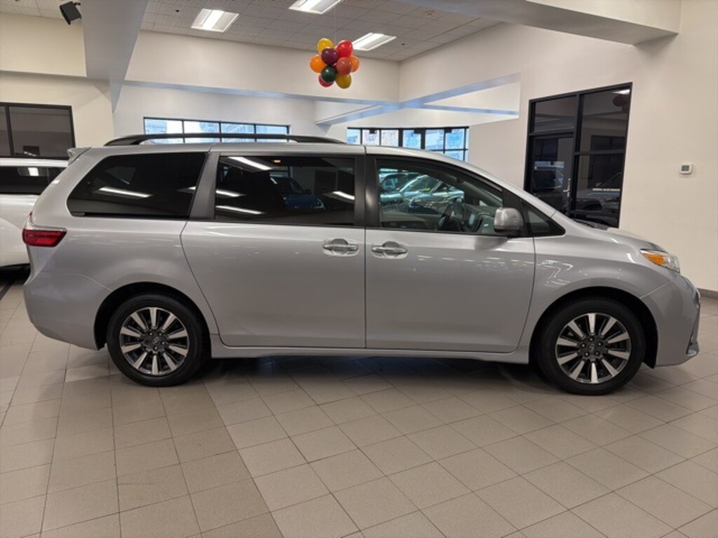 Used 2018 Toyota Sienna XLE 7 Passenger Van Passenger Van