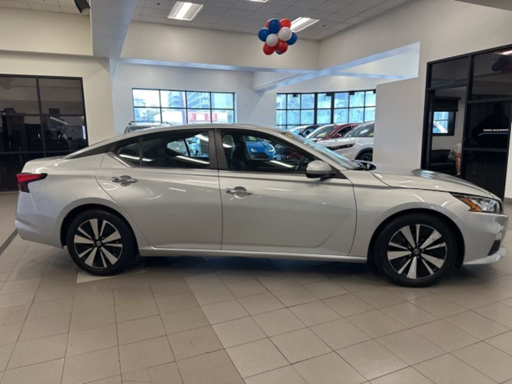 Used 2022 Nissan Altima 2.5 SV Sedan