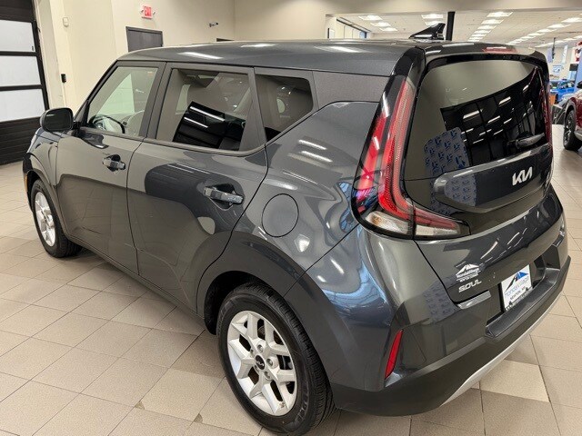 2024 Kia Soul LX photo 3